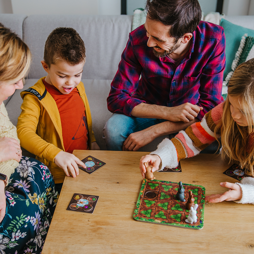 What are the benefits of playing games with your family? - SmartGames